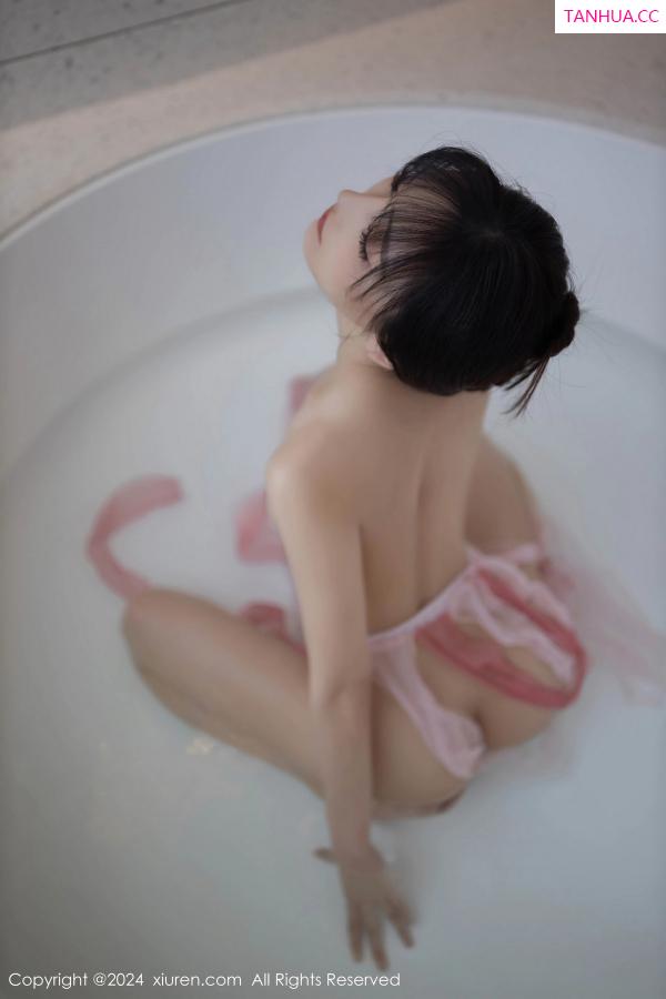 陆萱萱  [XiuRen]高清写真图 2024.08.01 No.8954 陆萱萱 长裙美腿第66张图片